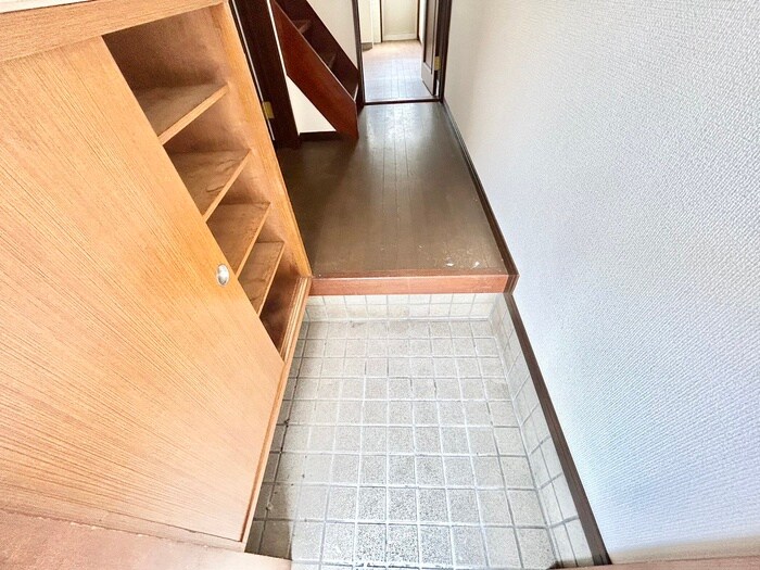物件内観写真14　(玄関)