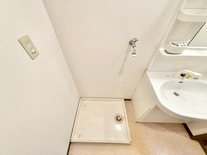 物件内観写真18　(洗濯機置場)