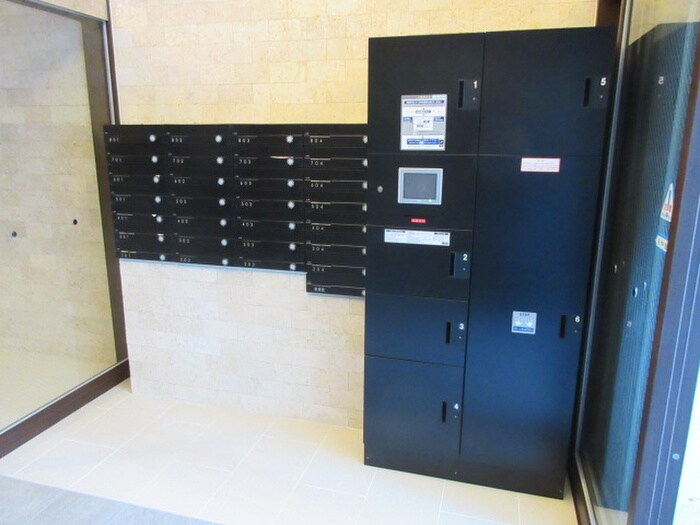 物件外観写真5　(エントランス部分)