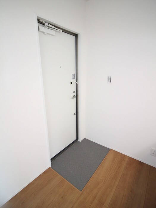 物件内観写真6　(玄関)