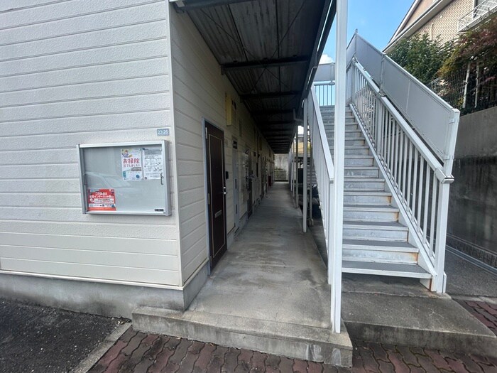 物件外観写真5　(エントランス部分)