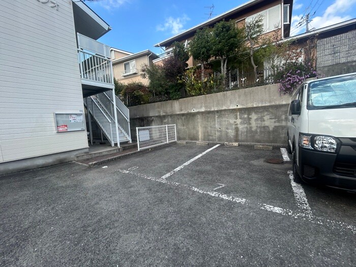 物件外観写真6　(駐車場)