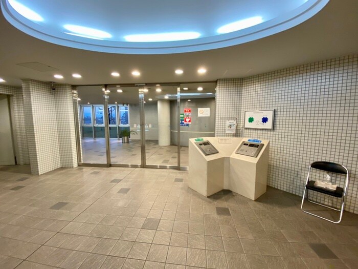 物件外観写真6　(エントランス部分)