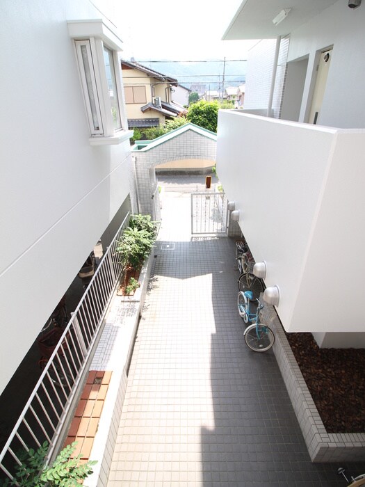 物件外観写真6　(エントランス部分)