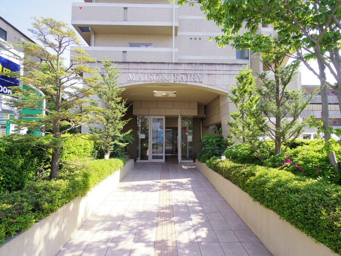 物件外観写真3　(エントランス部分)