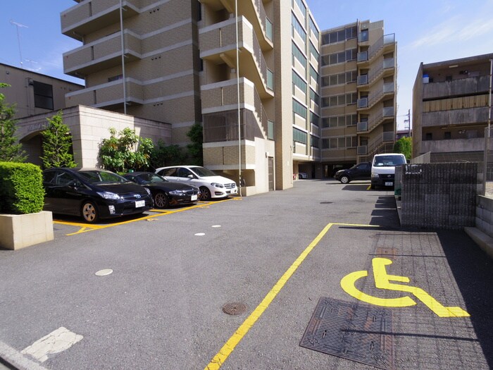 物件外観写真5　(駐車場)