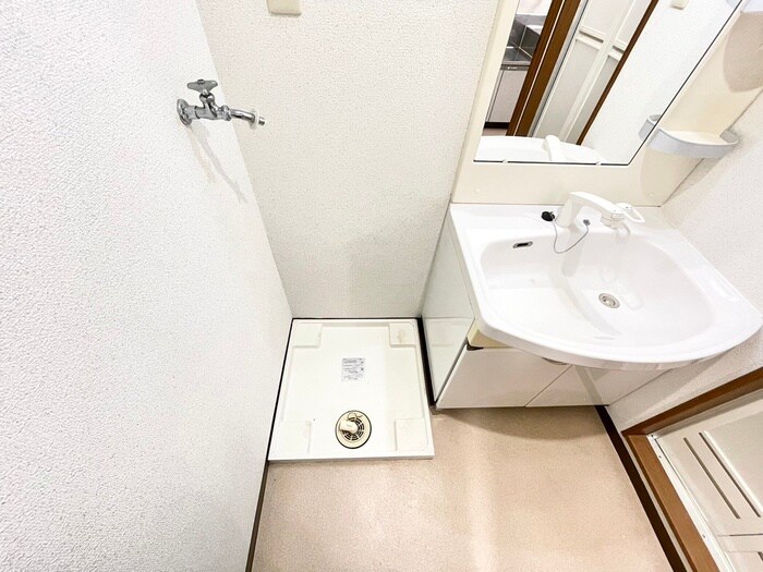 物件内観写真18　(洗濯機置場)