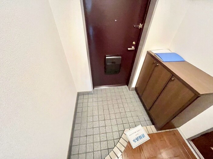 物件内観写真11　(玄関)