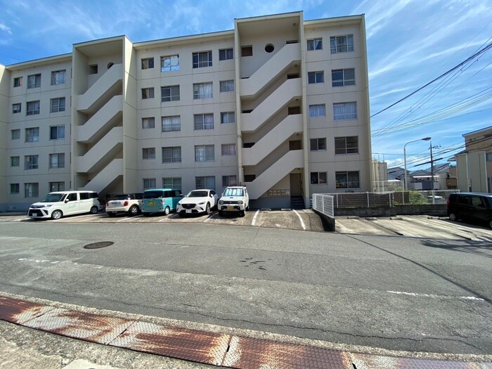 物件外観写真3　(駐車場)