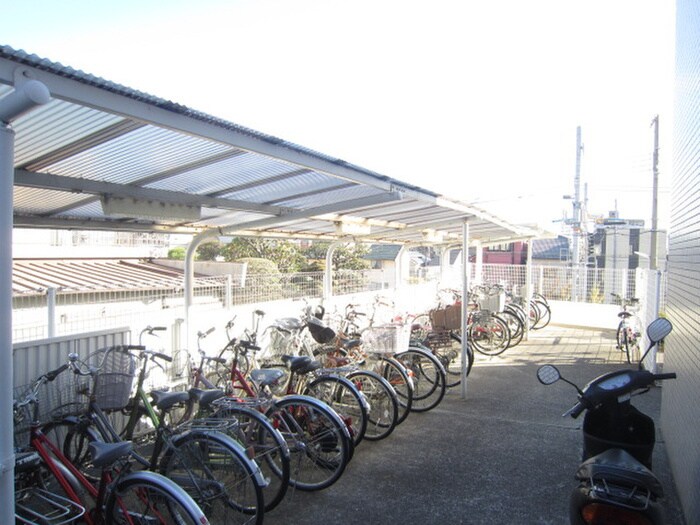 物件外観写真4　(駐輪場)