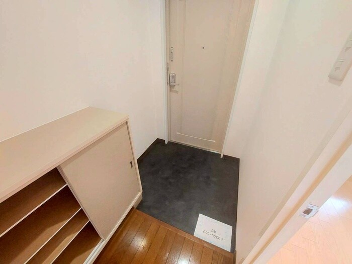 物件内観写真14　(玄関)