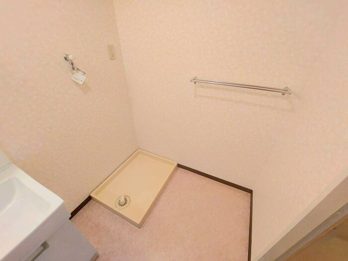 物件内観写真18　(洗濯機置場)