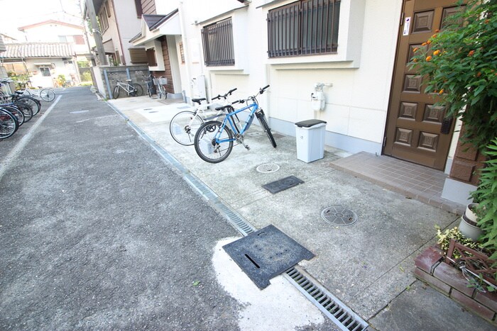 物件外観写真4　(駐輪場)