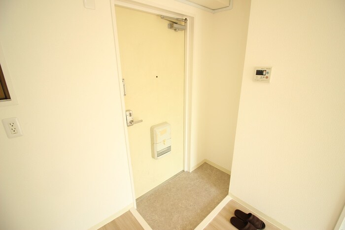 物件内観写真13　(玄関)