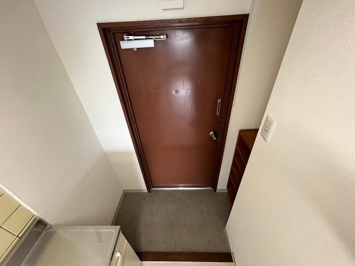 物件内観写真18　(玄関)