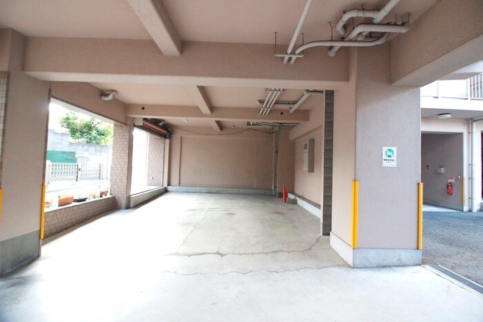 物件外観写真5　(駐車場)