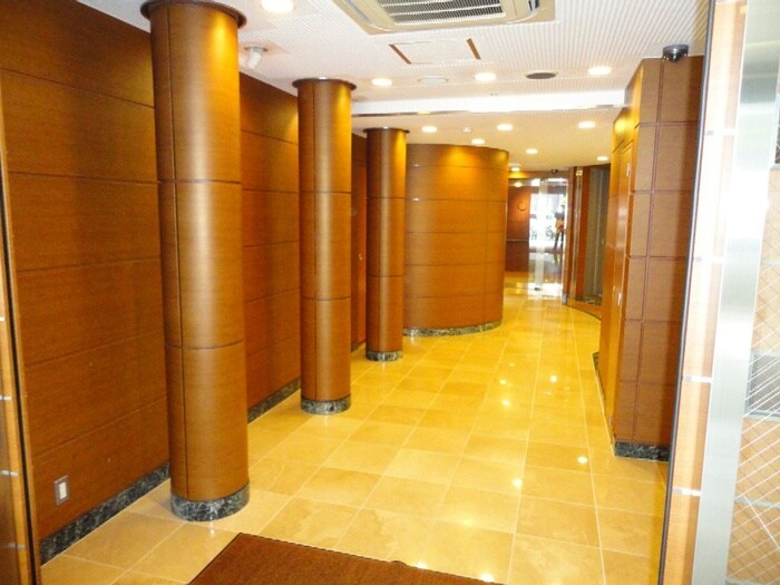 物件外観写真4　(エントランス部分)