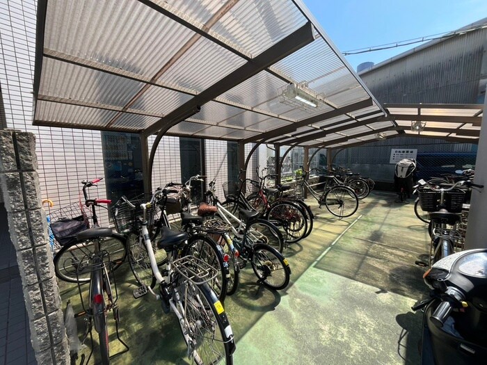 物件外観写真4　(駐輪場)