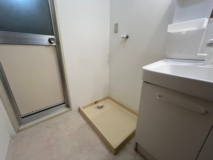 物件内観写真13　(洗濯機置場)