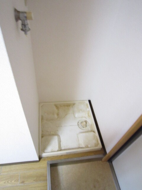 物件内観写真13　(洗濯機置場)