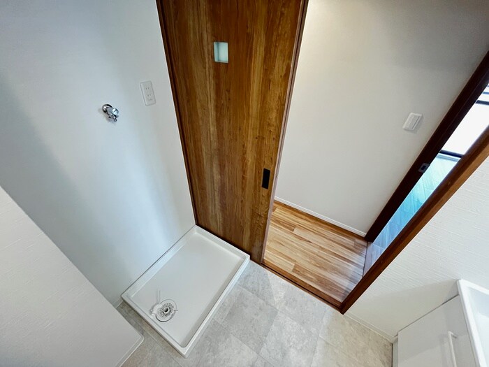 物件内観写真11　(洗濯機置場)