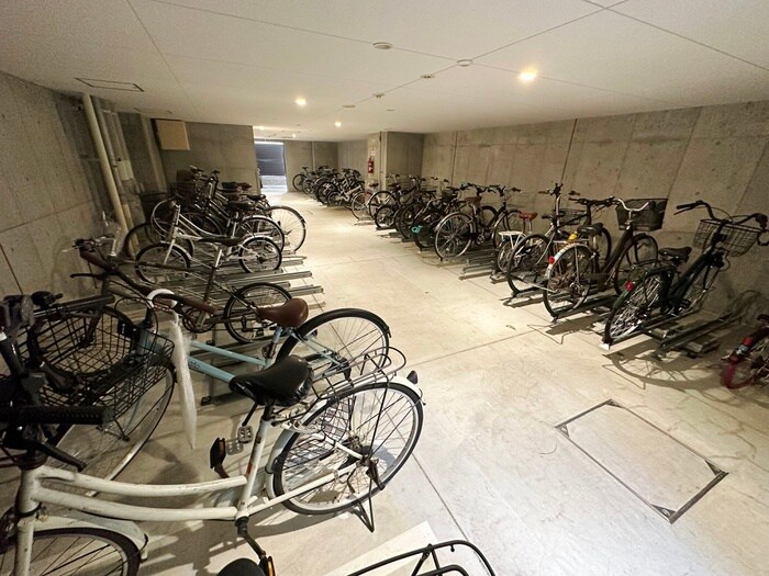 物件外観写真5　(駐輪場)