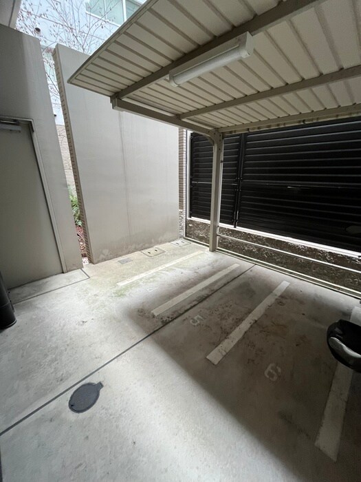 物件外観写真6　(バイク置き場)