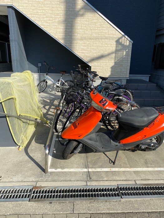 物件外観写真4　(駐輪場)