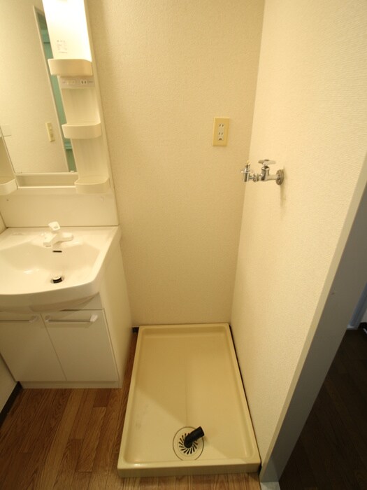 物件内観写真11　(洗濯機置場)