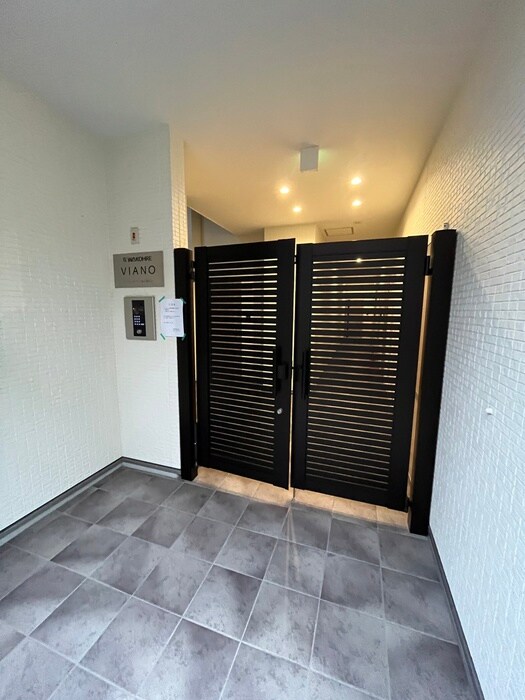 物件外観写真5　(エントランス部分)