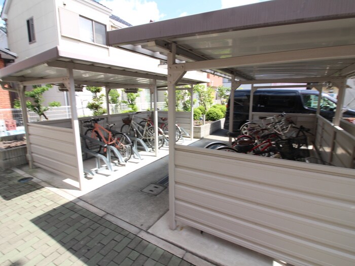 物件外観写真3　(駐輪場)