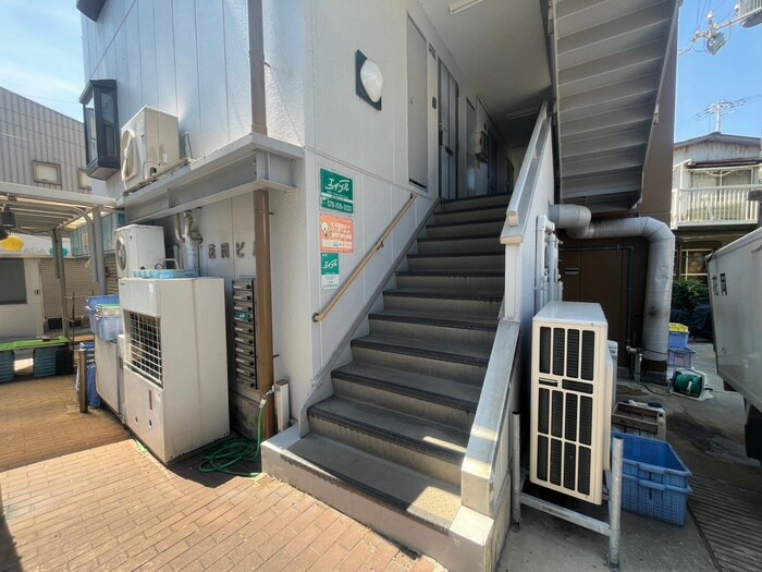 物件外観写真2　(エントランス部分)