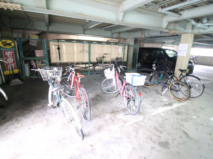 物件外観写真6　(駐輪場)