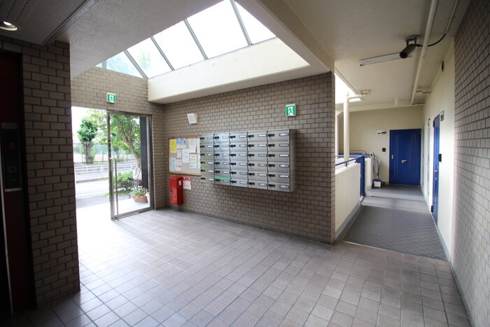 物件外観写真4　(エントランス部分)