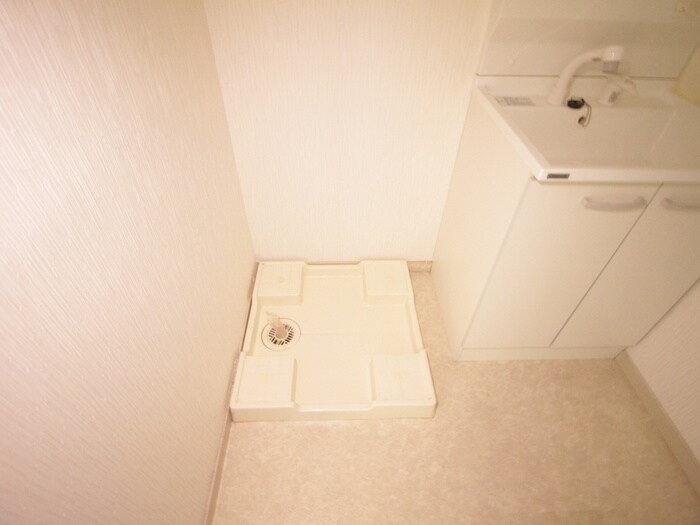 物件内観写真15　(洗濯機置場)