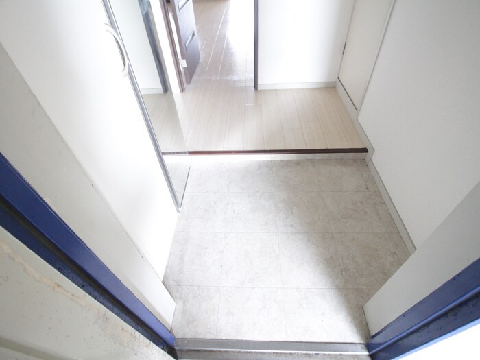 物件内観写真17　(玄関)