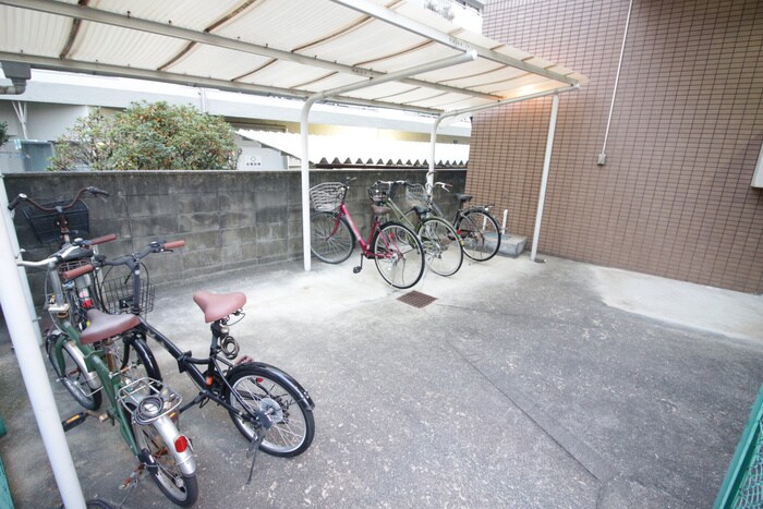 物件外観写真4　(駐輪場)