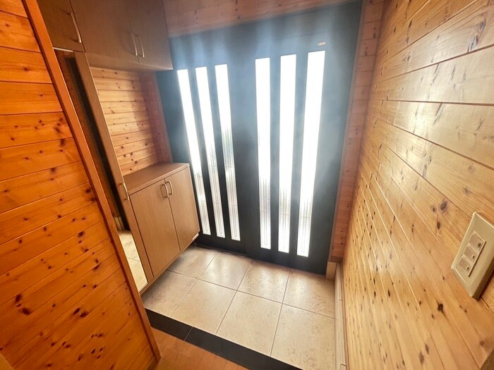 物件内観写真6　(玄関)