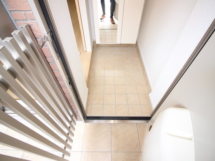 物件内観写真7　(玄関)