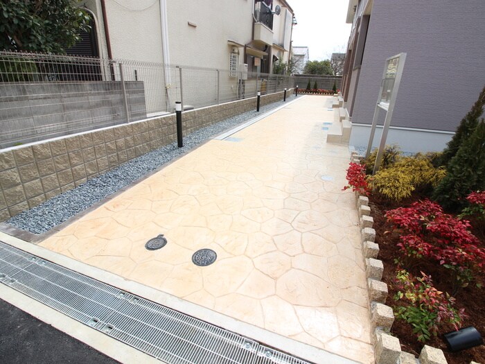 物件外観写真3　(エントランス部分)