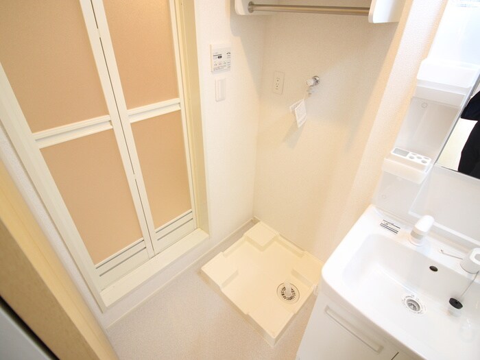 物件内観写真14　(洗濯機置場)