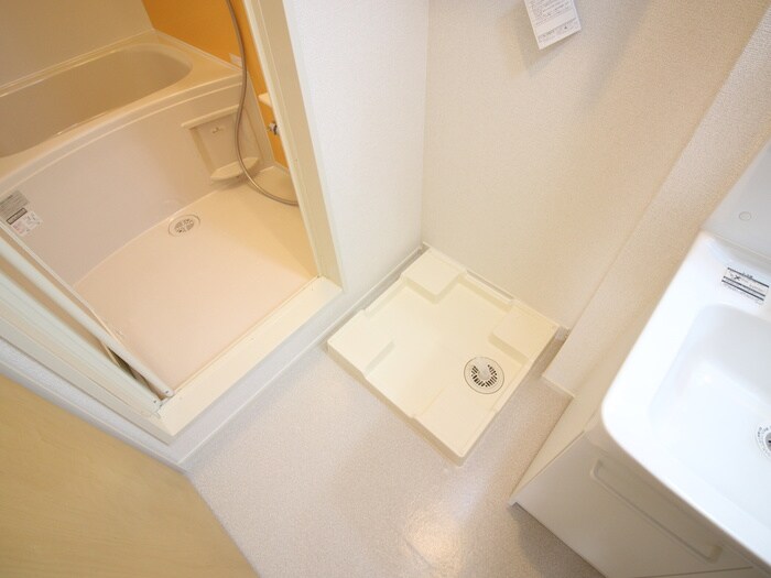 物件内観写真16　(洗濯機置場)