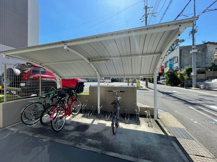 物件外観写真4　(駐輪場)