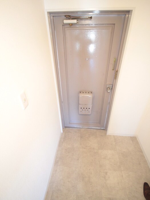 物件内観写真7　(玄関)