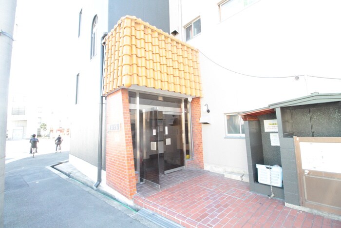 物件外観写真3　(エントランス部分)