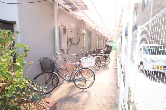 物件外観写真5　(駐輪場)