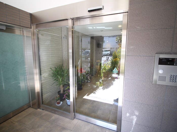 物件外観写真4　(エントランス部分)