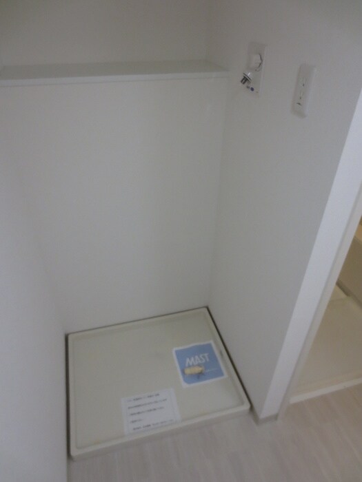 物件内観写真12　(洗濯機置場)