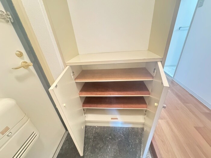 物件内観写真15　(靴箱)