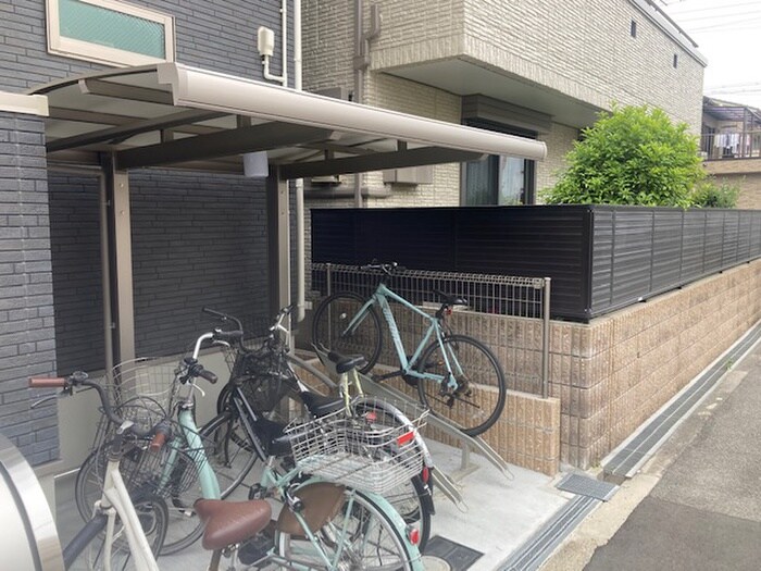 物件外観写真4　(駐輪場)